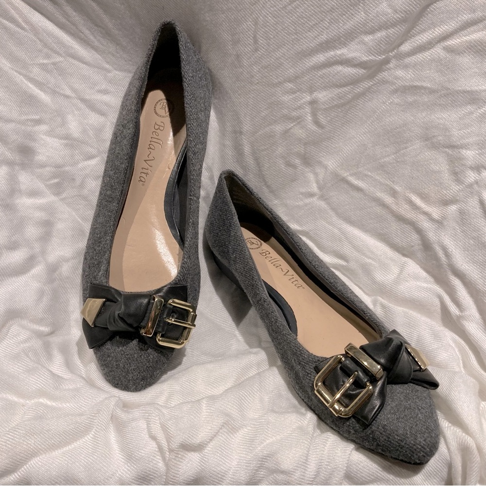 Bella Vita gray flats with gold-toned buckle, faux leather, US 5.